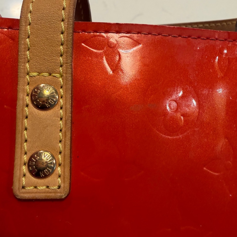 Louis Vuitton Red Vernis Reade Handbag - Picture 10 of 10